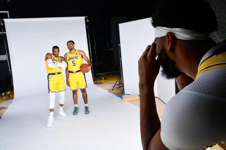 国米vs拉齐奥：劳塔罗搭档博尼，巴雷拉、恰尔汗奥卢出战（国米迎战拉齐奥：劳塔罗携手博尼，巴雷拉与恰尔汗奥卢出战）