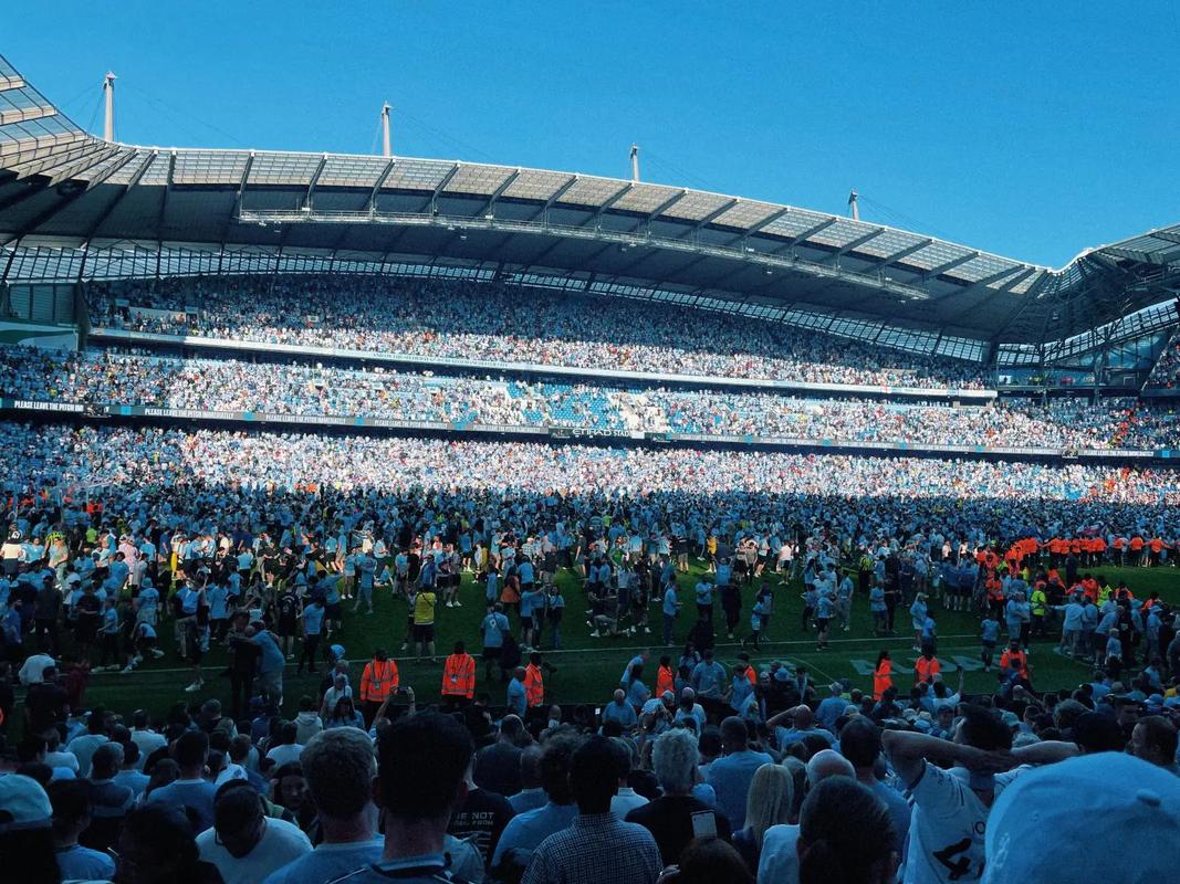 周玲安赛后采访阿门-汤普森：赢下这场比赛感觉士气大振！在球队的共同努力下通过防守赢得了比赛（周玲安赛后专访阿门-汤普森：依靠团队防守取胜，赢球士气大涨）