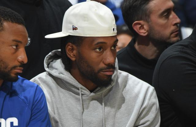 太早陷入犯规困扰！唐斯空砍40分13篮板（早早背上犯规包袱，唐斯空砍40分13篮板）