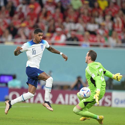 76人更新伤病报告：马克西对阵步行者降级为出战成疑（76人最新伤情：马克西战步行者被列为出战成疑）