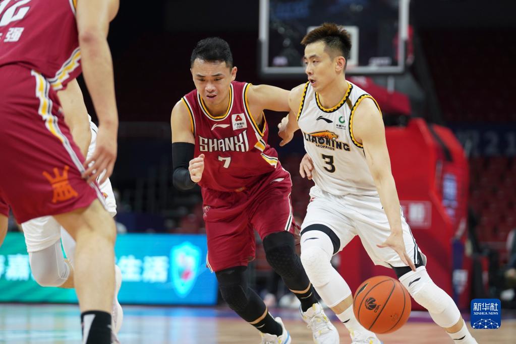 英国机构开狼队新帅赔率：罗杰斯居首，滕哈格紧随其后（英国机构公布狼队新帅赔率：罗杰斯领跑，滕哈格位居次席）