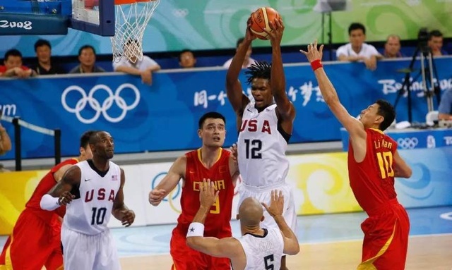 凯恩回应与巴萨传闻：我没和任何人接触，现在在拜仁很开心（凯恩否认巴萨传闻：未与任何人接触，现阶段在拜仁很开心）