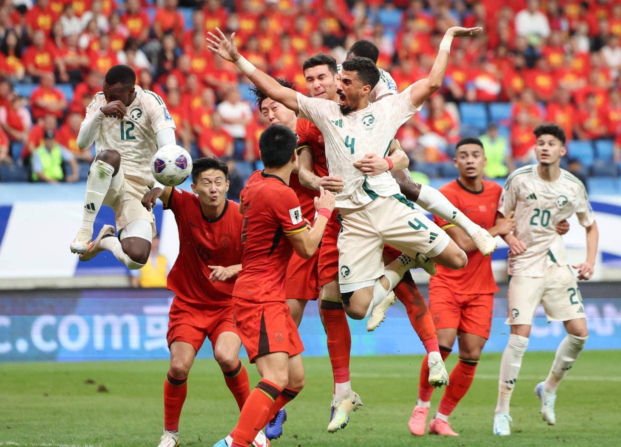 图赫尔：面对世界杯高温，必须明确球员角色并积极替补轮换（图赫尔：世界杯高温下应清晰界定球员职责并积极进行轮换）