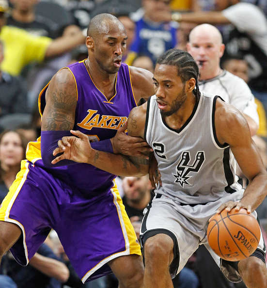 世界杯震撼一幕：孙颖莎让分全场掌声，赛场对手忍不住竖大拇指（世界杯名场面：孙颖莎主动让分赢得满场掌声，对手当场竖起大拇指）