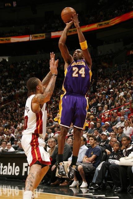 前曼联球探：曼联不应放走卡雷拉斯；多古是不成功引援的例子（前曼联球探称曼联不该放走卡雷拉斯；多古是失败引援的典型）