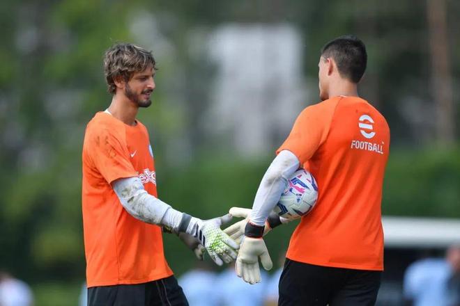 这后撤步跳投太无解（这记后撤步跳投简直不可阻挡）