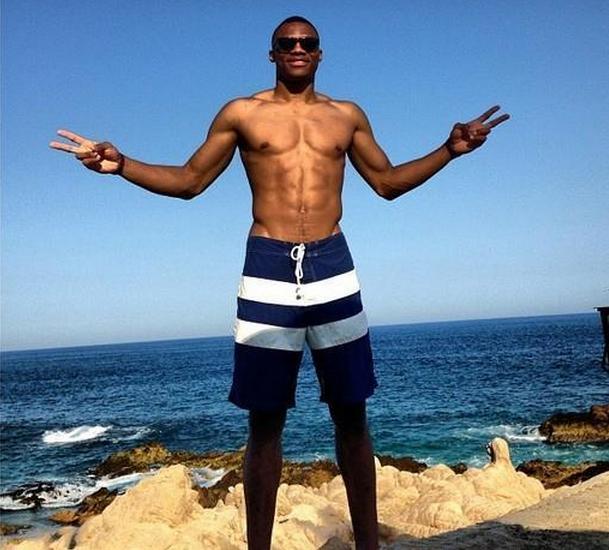 杨毅惊天言论：莱昂纳德回马刺也是一个双赢局面 球队能立即起飞（杨毅重磅观点：莱昂纳德回归马刺是双赢，球队将迅速腾飞）