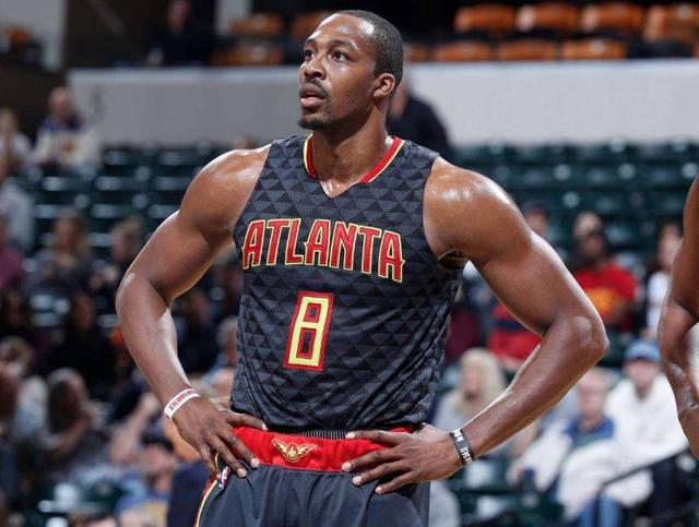 每体：阿根廷队在西班牙集训，球迷热情高涨只为一睹梅西风采（每体：阿根廷西班牙备战，球迷涌动只为一睹梅西）