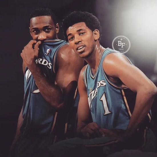 澳超战报：科斯格罗夫双响，九人奥克兰FC2-1惠灵顿凤凰（澳超速递：科斯格罗夫梅开二度，9人奥克兰FC2比1力克惠灵顿凤凰）