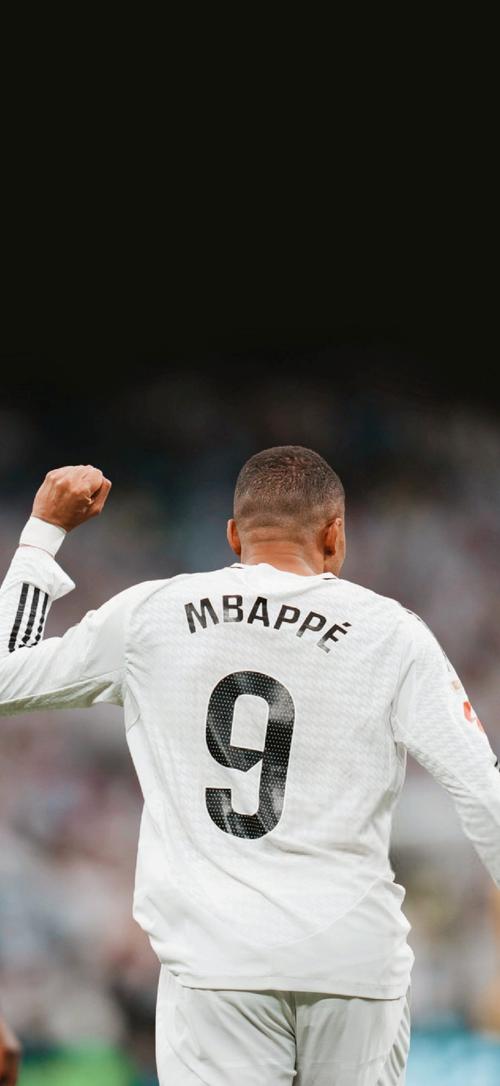 圆梦，在山顶解说解放者杯的男孩获邀与专业解说一起解说秘鲁甲（山巅解说走红后，解放者杯男孩受邀与专业解说同台解说秘鲁甲）